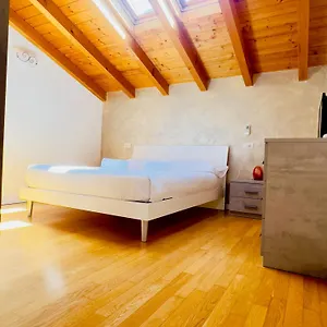 https://splendida-villetta-in-zona-centrale-con-vista-lago.it-lombardy.com